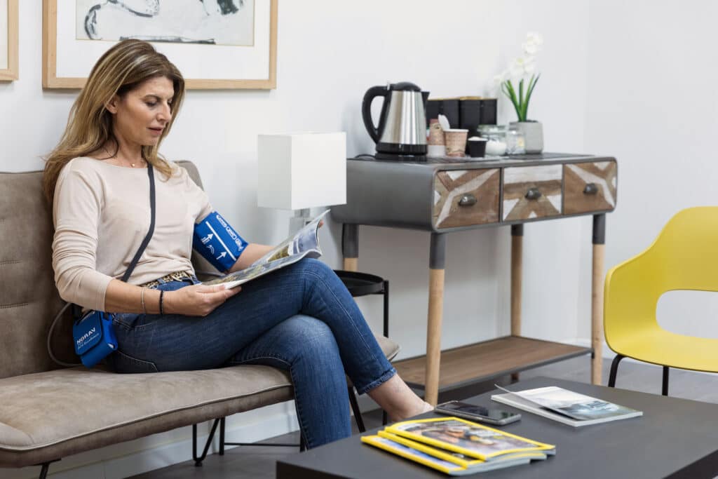 woman uses abpm device NBP