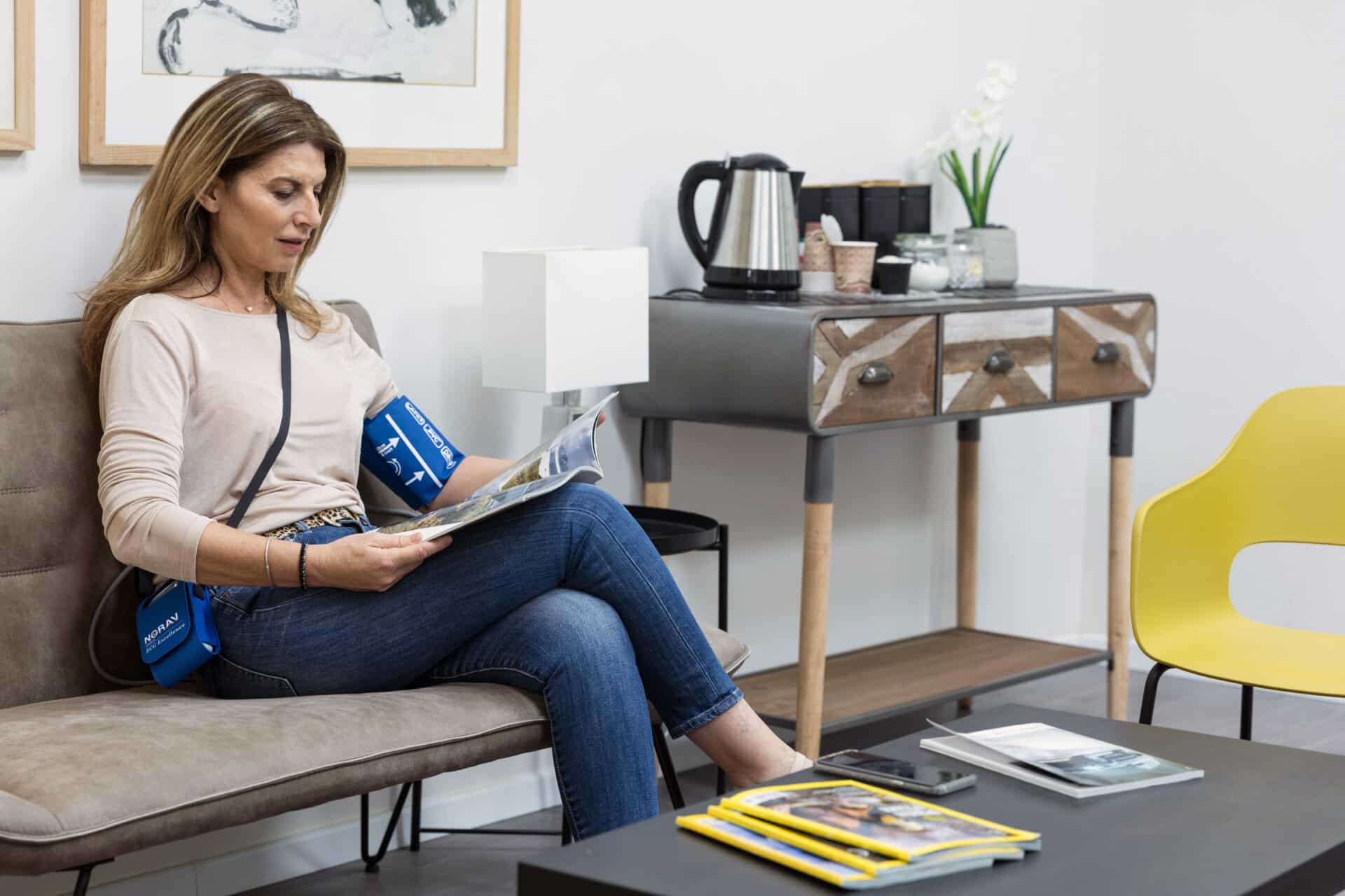 woman uses abpm device NBP